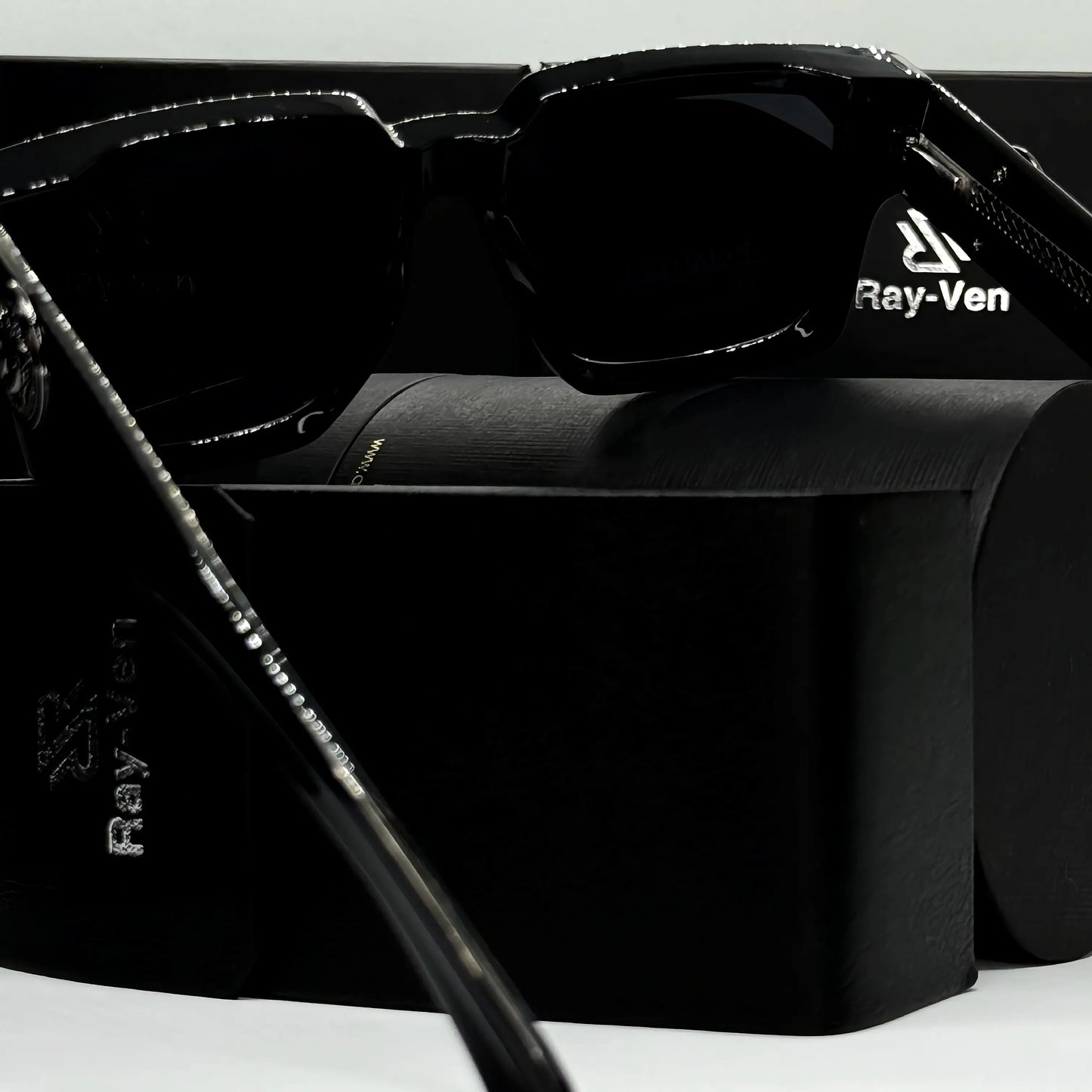 Polarized Bold Elite | نظارة شمسية مربع فاخرة - عدسات مستقطبة UV400 - إطار أسيتات بشعار جانبي مميز #39