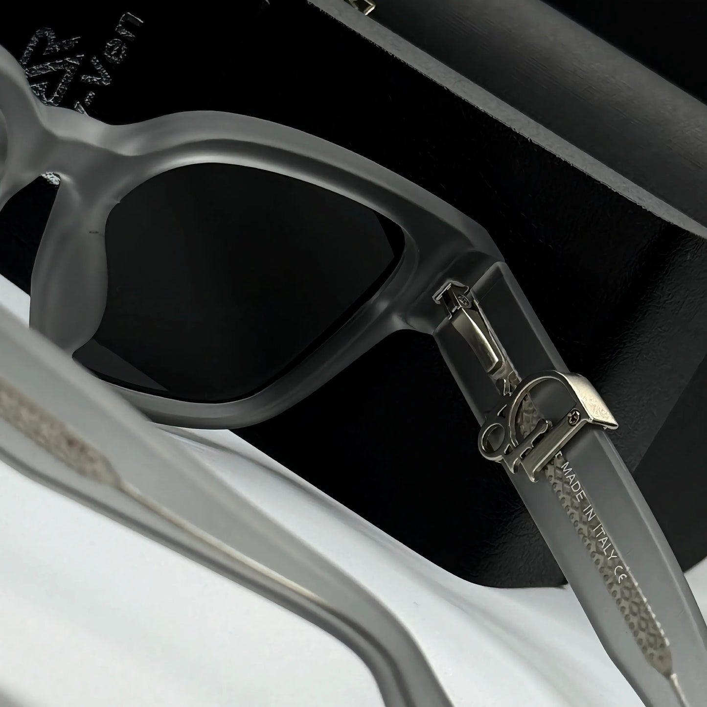 Polarized Acetate Elite | نظارة شمسية مربع فاخرة - عدسات مستقطبة UV400 - إطار أسيتات متين #34